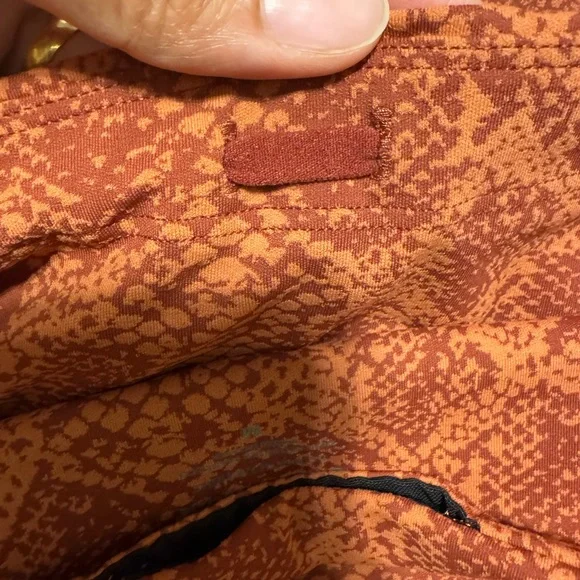 Athleta Ultimate 7/8 Tights Leggings With Stash Pockets Snake Print size M - Picture 12 of 12